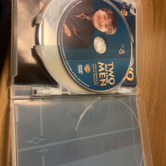 Two and a Half Men - The Complete Sixth Season (DVDS) - Picture 5 of 5